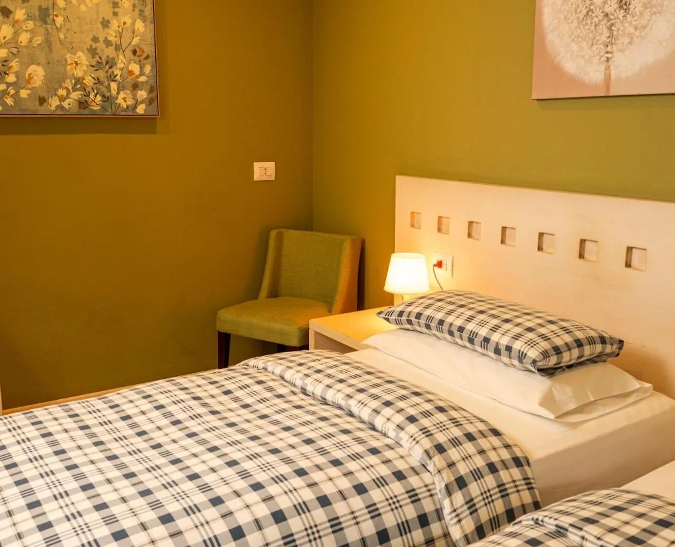 Bernina Express Eco Rooms&Breakfast Tirano 3*,  Italy